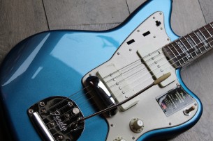 FENDER "American Vintage II 1966 Jazzmaster, Rosewood Fingerboard, Lake Placid Blue" HARDCASE