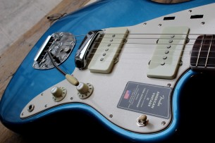 FENDER "American Vintage II 1966 Jazzmaster, Rosewood Fingerboard, Lake Placid Blue" HARDCASE
