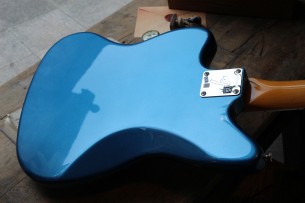 FENDER "American Vintage II 1966 Jazzmaster, Rosewood Fingerboard, Lake Placid Blue" HARDCASE