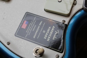 FENDER "American Vintage II 1966 Jazzmaster, Rosewood Fingerboard, Lake Placid Blue" HARDCASE