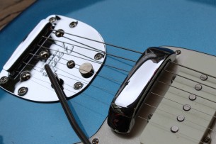 FENDER "American Vintage II 1966 Jazzmaster, Rosewood Fingerboard, Lake Placid Blue" HARDCASE