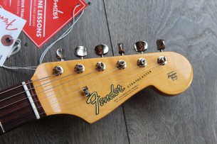 FENDER "American Original '60s Stratocaster with Rosewood Fretboard, Shell Pink" HARDCASE, 3, 83 KG