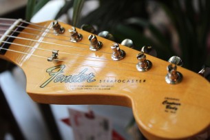 FENDER "American Original '60s Stratocaster with Rosewood Fretboard, Shell Pink" HARDCASE, 3, 83 KG