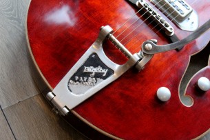 EASTMAN "Solid Carve Top Series T58/v Antique Amber" HARDCASE,2, 74 KG