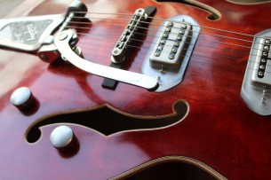 EASTMAN "Solid Carve Top Series T58/v Antique Amber" HARDCASE,2, 74 KG