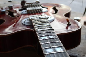 EASTMAN "Solid Carve Top Series T58/v Antique Amber" HARDCASE,2, 74 KG