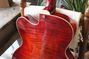 EASTMAN "Solid Carve Top Series T58/v Antique Amber" HARDCASE,2, 74 KG