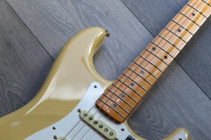 FENDER "American Vintage II 1957 Stratocaster,Vintage Blonde" HARDCASE, 3, 62 KG