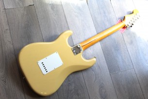 FENDER "American Vintage II 1957 Stratocaster,Vintage Blonde" HARDCASE, 3, 62 KG