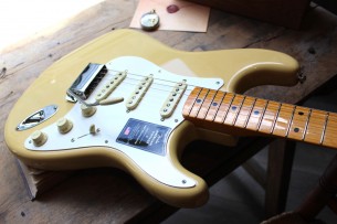 FENDER "American Vintage II 1957 Stratocaster,Vintage Blonde" HARDCASE, 3, 62 KG