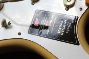 FENDER "American Vintage II 1957 Stratocaster,Vintage Blonde" HARDCASE, 3, 62 KG