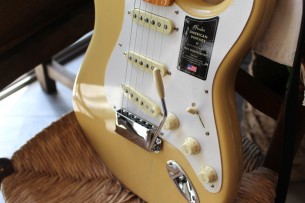 FENDER "American Vintage II 1957 Stratocaster,Vintage Blonde" HARDCASE, 3, 62 KG