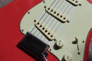 FENDER "Custom Shop '64 Stratocaster Journeyman Relic - Faded Aged Fiesta Red" HARDCASE, 3, 64 KG