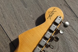 FENDER "Custom Shop '64 Stratocaster Journeyman Relic - Faded Aged Fiesta Red" HARDCASE, 3, 64 KG