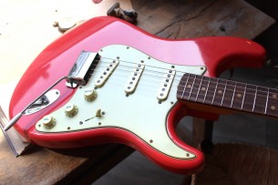 FENDER "Custom Shop '64 Stratocaster Journeyman Relic - Faded Aged Fiesta Red" HARDCASE, 3, 64 KG