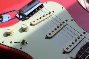 FENDER "Custom Shop '64 Stratocaster Journeyman Relic - Faded Aged Fiesta Red" HARDCASE, 3, 64 KG