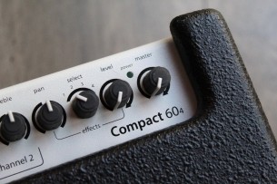 AER "Compact 60 4 with her Gigbag"