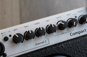 AER "Compact 60 4 with her Gigbag"