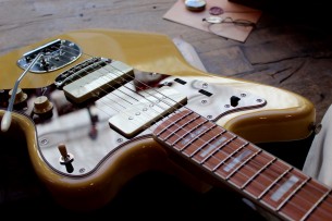 FENDER "Limited 60th Anniversary Classic Jazzmaster Vinatge Blonde"