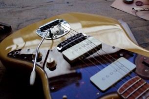 FENDER "Limited 60th Anniversary Classic Jazzmaster Vinatge Blonde"