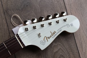 FENDER "Japan Traditional 60s Jazzmaster Olympic White with Blue Competition Stripe" GIGBAG, 3, 48 KG
