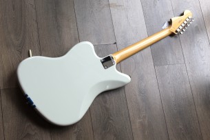 FENDER "Japan Traditional 60s Jazzmaster Olympic White with Blue Competition Stripe" GIGBAG, 3, 48 KG