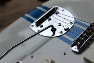 FENDER "Japan Traditional 60s Jazzmaster Olympic White with Blue Competition Stripe" GIGBAG, 3, 48 KG