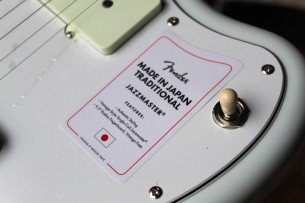 FENDER "Japan Traditional 60s Jazzmaster Olympic White with Blue Competition Stripe" GIGBAG, 3, 48 KG