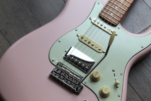 FENDER "Made in Japan Hybrid II Stratocaster® Limited Run, Roasted, Shell Pink" GIGBAG, 3 , 00 KG