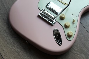 FENDER "Made in Japan Hybrid II Stratocaster® Limited Run, Roasted, Shell Pink" GIGBAG, 3 , 00 KG