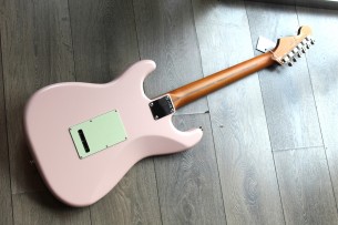 FENDER "Made in Japan Hybrid II Stratocaster® Limited Run, Roasted, Shell Pink" GIGBAG, 3 , 00 KG