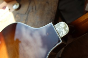 HOFNER "Violin Bass - 61 'Cavern' 60th Anniversary Edition" Piece 50 of 60 made worldwide