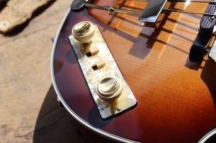 HOFNER "Violin Bass - 61 'Cavern' 60th Anniversary Edition" Piece 50 of 60 made worldwide