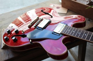 GIBSON "ES- 335 Sixties Cherry" HARDCASE, 3, 51 KG