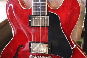 GIBSON "ES- 335 Sixties Cherry" HARDCASE, 3, 51 KG