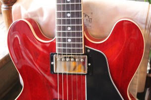 GIBSON "ES- 335 Sixties Cherry" HARDCASE, 3, 51 KG