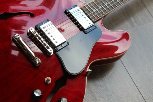 GIBSON "ES- 335 Sixties Cherry" HARDCASE, 3, 51 KG