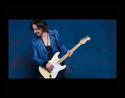 FENDER "Richie Kotzen Stratocaster, Maple Fingerboard, Transparent White Burst" GIGBAG