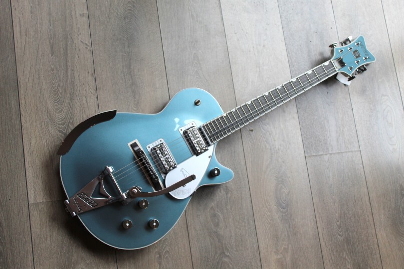 GRETSCH "G6134T-140 LTD 140th Double Platinum Penguin with String-Thru Bigsby, Stone Platinum/Pure Platinum" HARDCASE