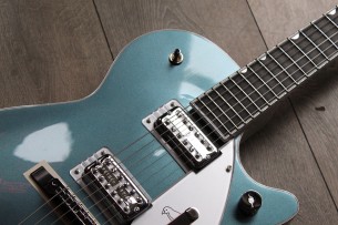 GRETSCH "G6134T-140 LTD 140th Double Platinum Penguin with String-Thru Bigsby, Stone Platinum/Pure Platinum" HARDCASE