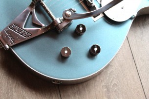 GRETSCH "G6134T-140 LTD 140th Double Platinum Penguin with String-Thru Bigsby, Stone Platinum/Pure Platinum" HARDCASE