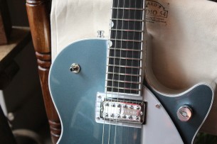 GRETSCH "G6134T-140 LTD 140th Double Platinum Penguin with String-Thru Bigsby, Stone Platinum/Pure Platinum" HARDCASE