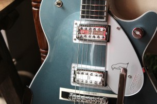 GRETSCH "G6134T-140 LTD 140th Double Platinum Penguin with String-Thru Bigsby, Stone Platinum/Pure Platinum" HARDCASE