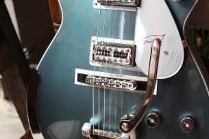GRETSCH "G6134T-140 LTD 140th Double Platinum Penguin with String-Thru Bigsby, Stone Platinum/Pure Platinum" HARDCASE