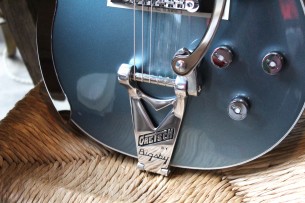 GRETSCH "G6134T-140 LTD 140th Double Platinum Penguin with String-Thru Bigsby, Stone Platinum/Pure Platinum" HARDCASE