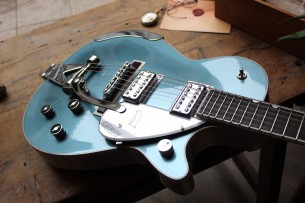 GRETSCH "G6134T-140 LTD 140th Double Platinum Penguin with String-Thru Bigsby, Stone Platinum/Pure Platinum" HARDCASE