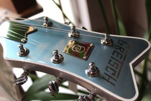 GRETSCH "G6134T-140 LTD 140th Double Platinum Penguin with String-Thru Bigsby, Stone Platinum/Pure Platinum" HARDCASE