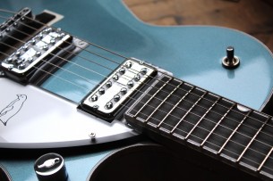 GRETSCH "G6134T-140 LTD 140th Double Platinum Penguin with String-Thru Bigsby, Stone Platinum/Pure Platinum" HARDCASE