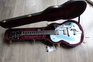 GRETSCH "G6134T-140 LTD 140th Double Platinum Penguin with String-Thru Bigsby, Stone Platinum/Pure Platinum" HARDCASE