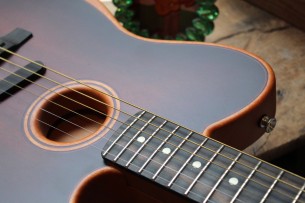 Fender "American Acoustasonic Telecaster All-Mahogany, Bourbon Burst, Ebony" GIGBAG